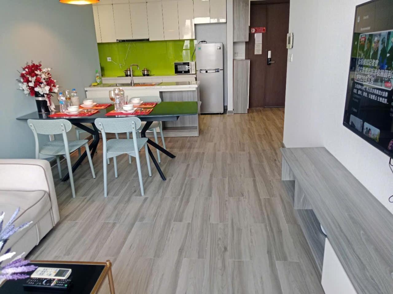Aloha Cbd Apartment - Rivergate Tower Хошимин Екстериор снимка
